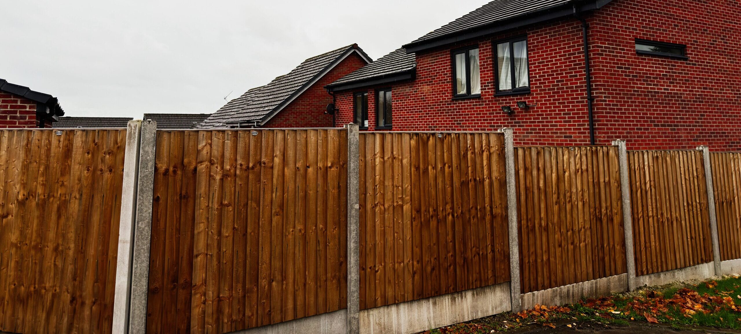 Security Property Fence Fencing – Ashwood Fencing & Landscaping Ltd